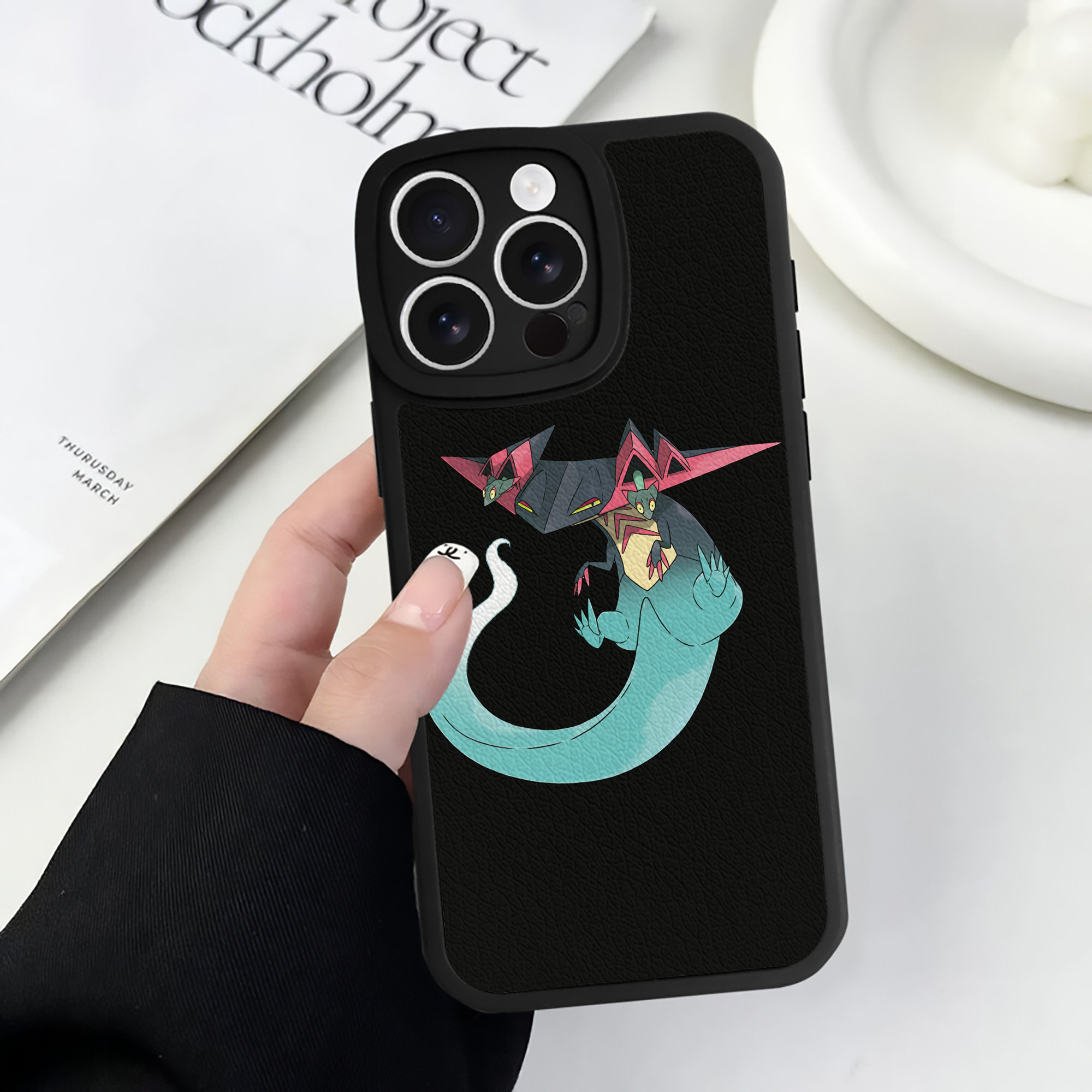 （画像用） ポケットモンスター Pokémon 【iPhone 16シリーズ対応】シリコンスマホケース（レザー調） 材質：シリコン